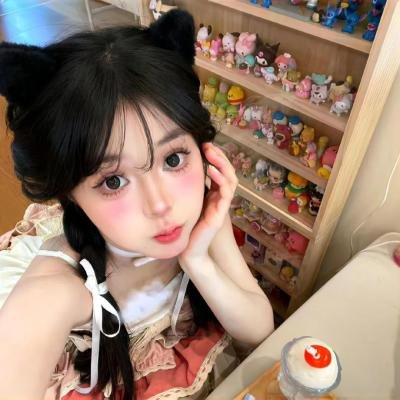 茜色少女